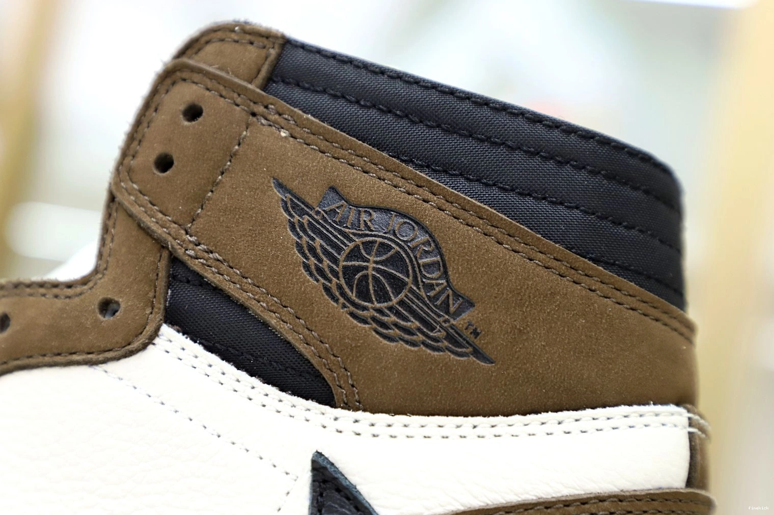 JORDAN X OG 1 SCOTT HIGH RETRO AIR TRAVIS 'MOCHA' 1001